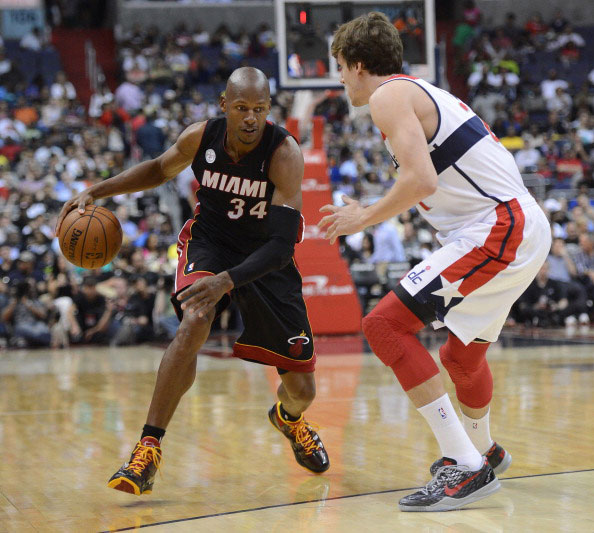 更是对他多 更是对他多